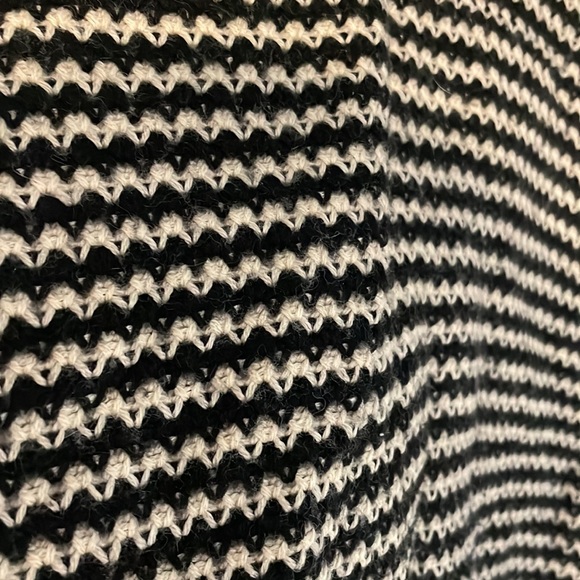 Mono B, size small, two toned, knitted, black/white, crop, long sleeve sweater - Picture 3 of 7